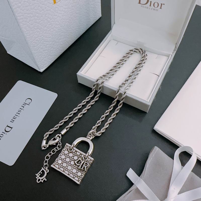 Dior Necklace 05lyr371
